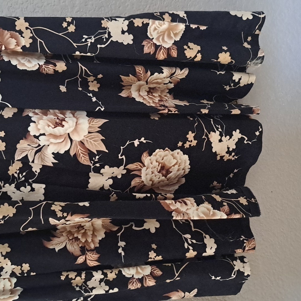 Women's dress - Picture 3 of 5